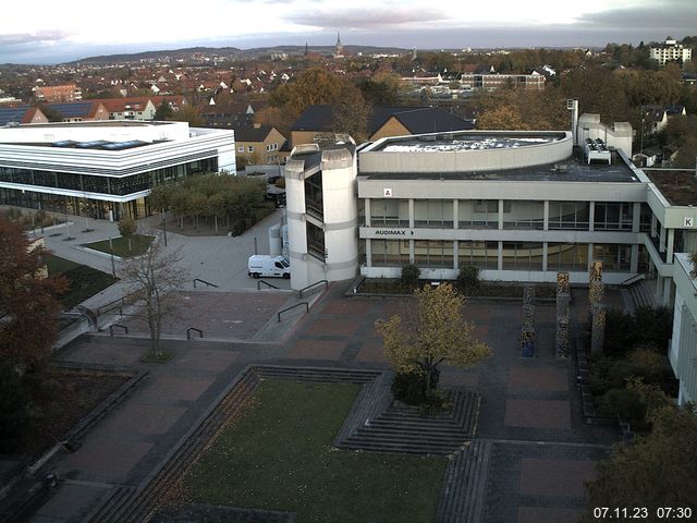 Foto der Webcam: Verwaltungsgebäude, Innenhof mit Audimax, Hörsaal-Gebäude 1