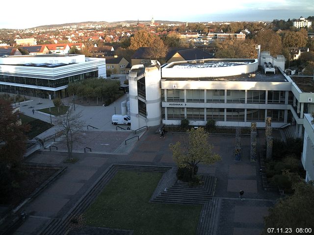 Foto der Webcam: Verwaltungsgebäude, Innenhof mit Audimax, Hörsaal-Gebäude 1