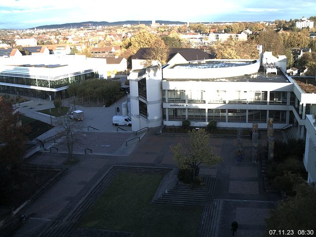 Foto der Webcam: Verwaltungsgebäude, Innenhof mit Audimax, Hörsaal-Gebäude 1