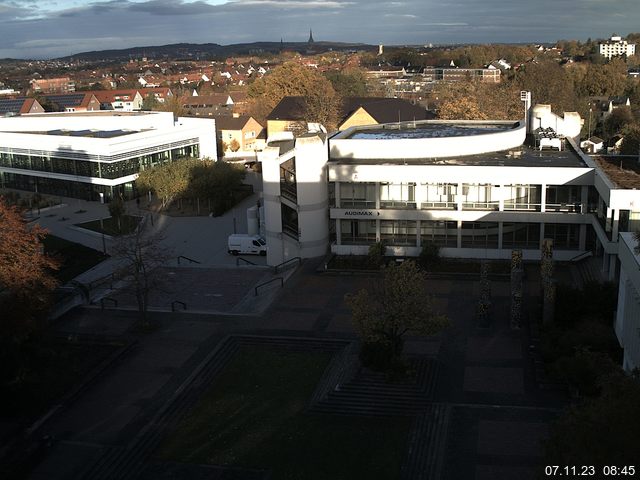 Foto der Webcam: Verwaltungsgebäude, Innenhof mit Audimax, Hörsaal-Gebäude 1