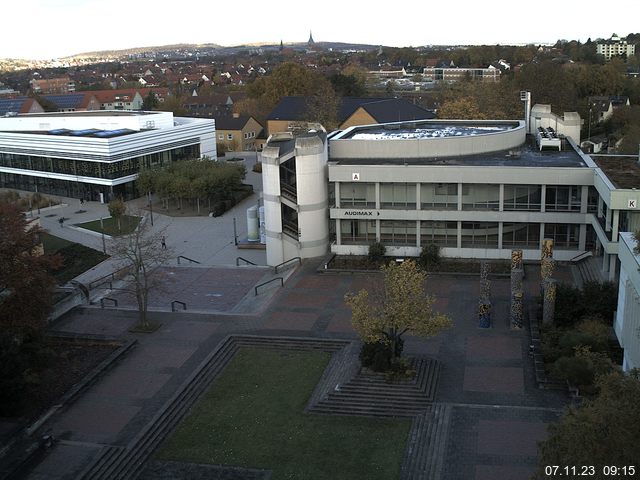 Foto der Webcam: Verwaltungsgebäude, Innenhof mit Audimax, Hörsaal-Gebäude 1