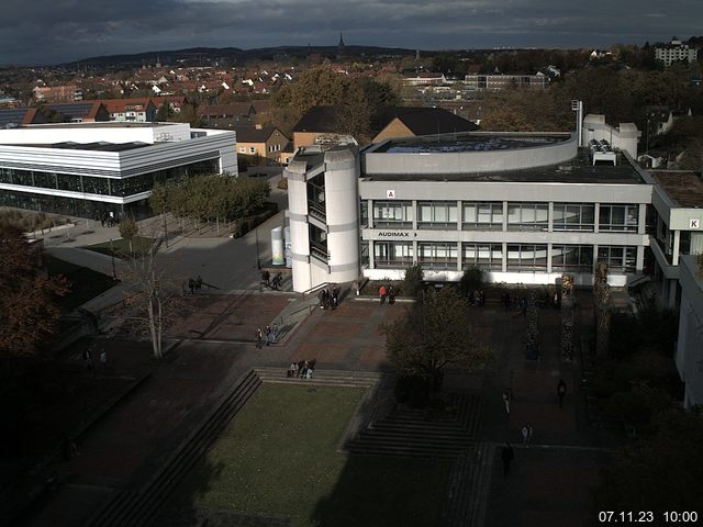 Foto der Webcam: Verwaltungsgebäude, Innenhof mit Audimax, Hörsaal-Gebäude 1