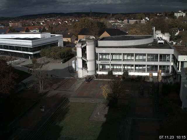 Foto der Webcam: Verwaltungsgebäude, Innenhof mit Audimax, Hörsaal-Gebäude 1