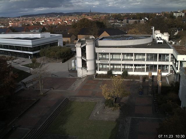 Foto der Webcam: Verwaltungsgebäude, Innenhof mit Audimax, Hörsaal-Gebäude 1