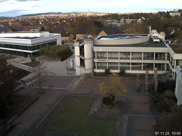 Foto der Webcam: Verwaltungsgebäude, Innenhof mit Audimax, Hörsaal-Gebäude 1