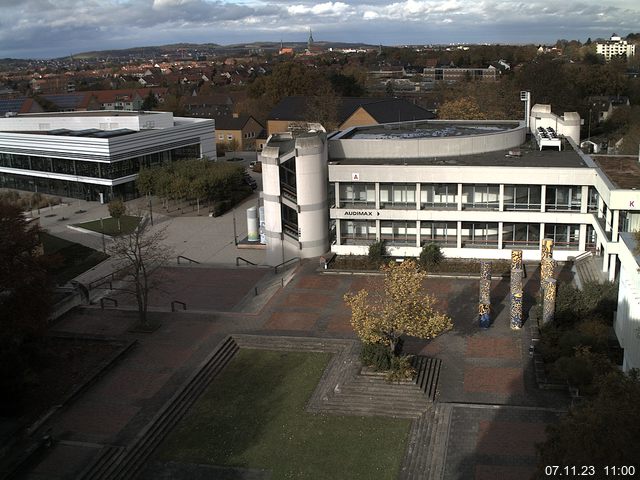 Foto der Webcam: Verwaltungsgebäude, Innenhof mit Audimax, Hörsaal-Gebäude 1