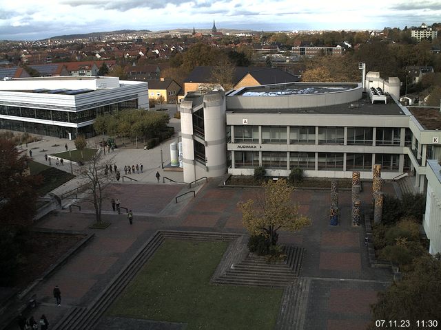 Foto der Webcam: Verwaltungsgebäude, Innenhof mit Audimax, Hörsaal-Gebäude 1