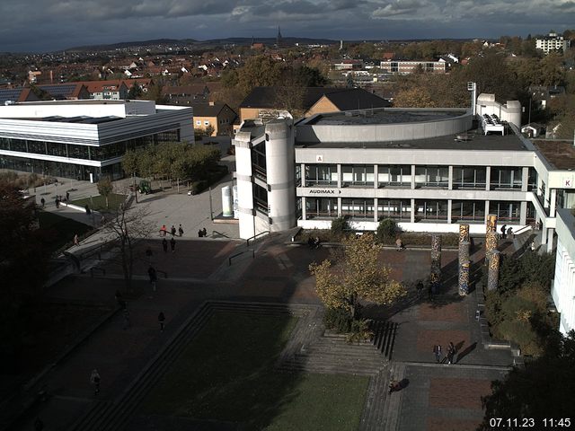 Foto der Webcam: Verwaltungsgebäude, Innenhof mit Audimax, Hörsaal-Gebäude 1