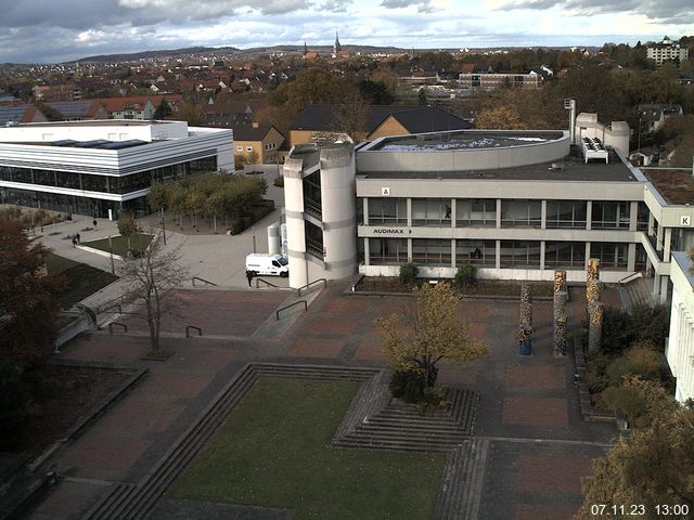 Foto der Webcam: Verwaltungsgebäude, Innenhof mit Audimax, Hörsaal-Gebäude 1