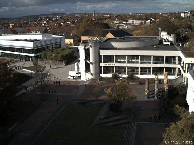 Foto der Webcam: Verwaltungsgebäude, Innenhof mit Audimax, Hörsaal-Gebäude 1