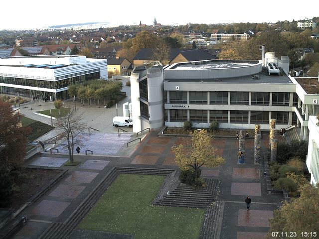 Foto der Webcam: Verwaltungsgebäude, Innenhof mit Audimax, Hörsaal-Gebäude 1