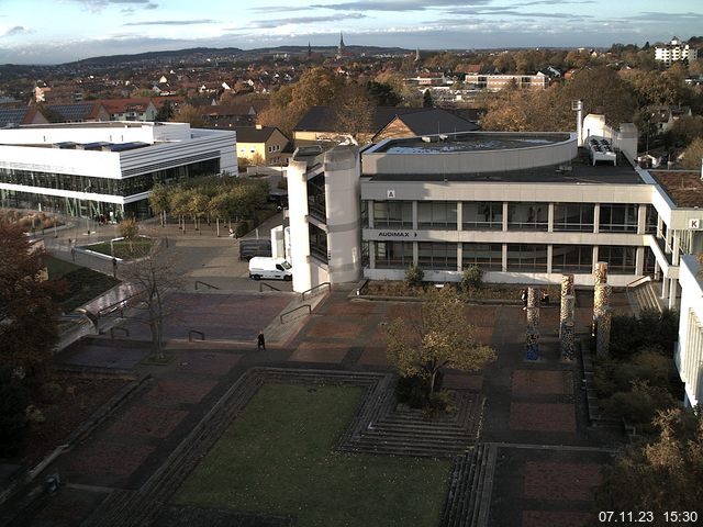 Foto der Webcam: Verwaltungsgebäude, Innenhof mit Audimax, Hörsaal-Gebäude 1