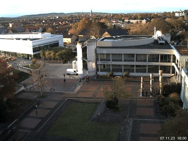 Foto der Webcam: Verwaltungsgebäude, Innenhof mit Audimax, Hörsaal-Gebäude 1