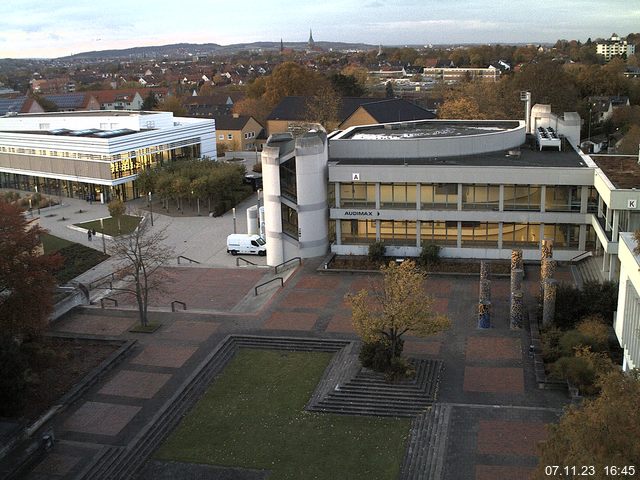 Foto der Webcam: Verwaltungsgebäude, Innenhof mit Audimax, Hörsaal-Gebäude 1