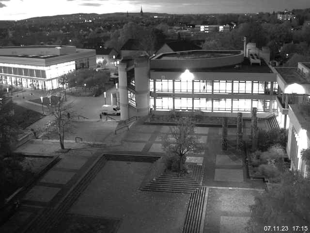 Foto der Webcam: Verwaltungsgebäude, Innenhof mit Audimax, Hörsaal-Gebäude 1