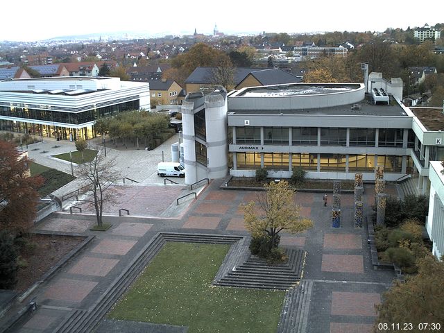 Foto der Webcam: Verwaltungsgebäude, Innenhof mit Audimax, Hörsaal-Gebäude 1