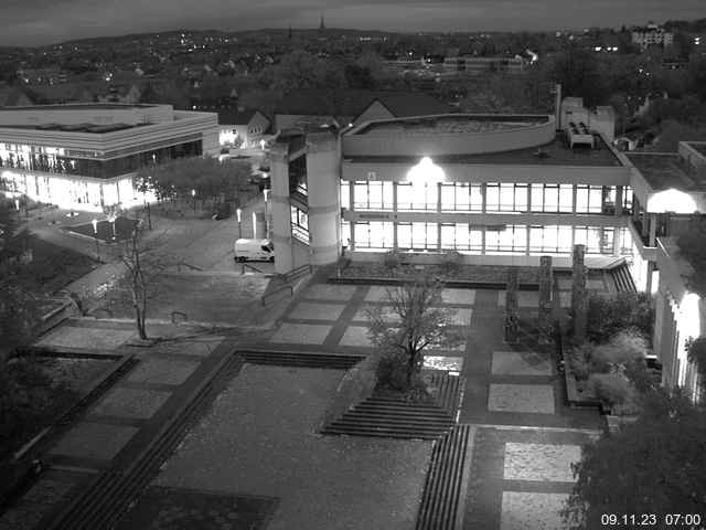 Foto der Webcam: Verwaltungsgebäude, Innenhof mit Audimax, Hörsaal-Gebäude 1