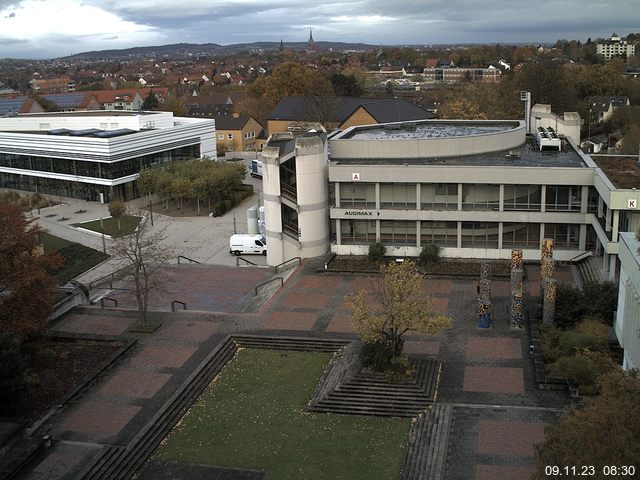 Foto der Webcam: Verwaltungsgebäude, Innenhof mit Audimax, Hörsaal-Gebäude 1