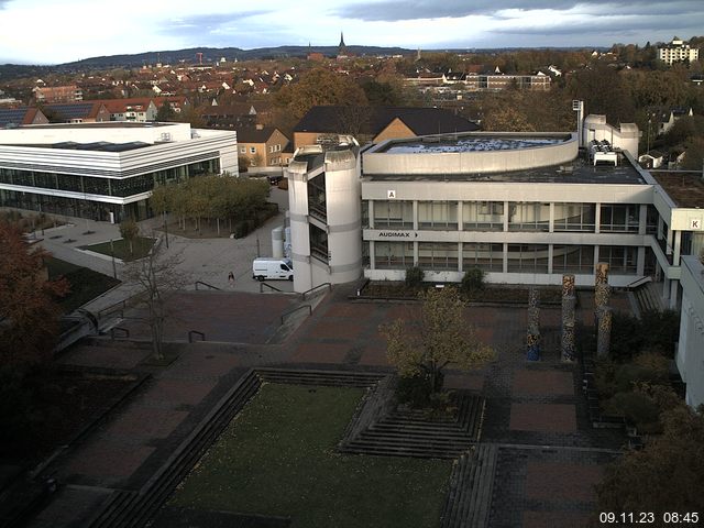 Foto der Webcam: Verwaltungsgebäude, Innenhof mit Audimax, Hörsaal-Gebäude 1