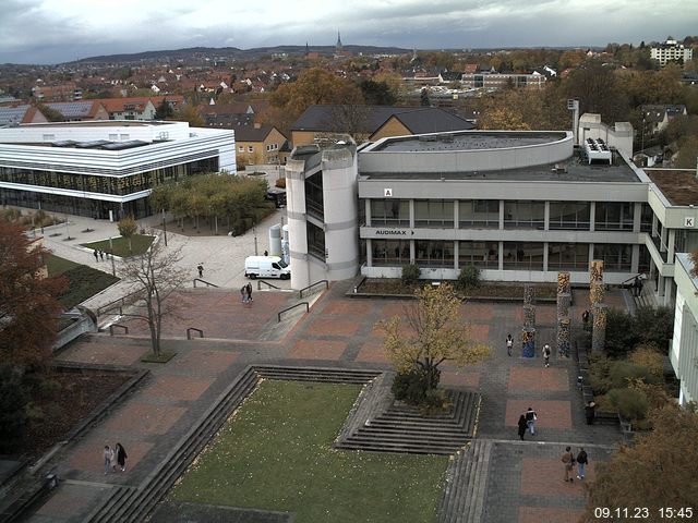 Foto der Webcam: Verwaltungsgebäude, Innenhof mit Audimax, Hörsaal-Gebäude 1