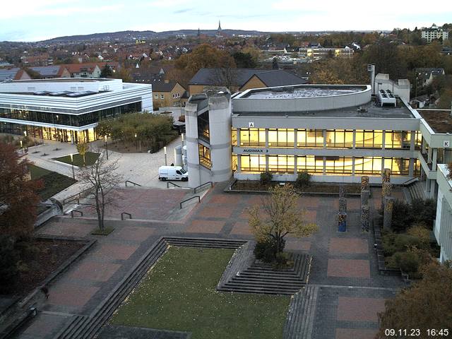 Foto der Webcam: Verwaltungsgebäude, Innenhof mit Audimax, Hörsaal-Gebäude 1