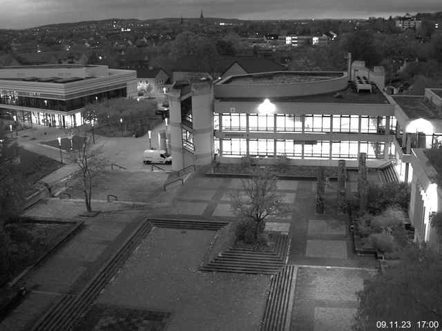 Foto der Webcam: Verwaltungsgebäude, Innenhof mit Audimax, Hörsaal-Gebäude 1