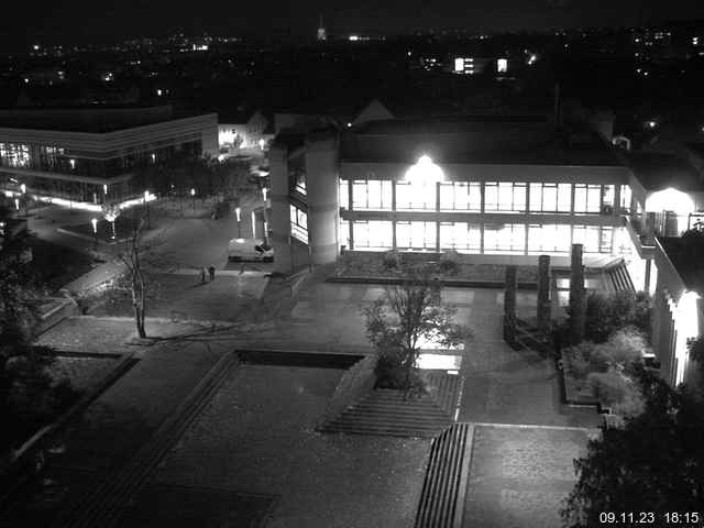 Foto der Webcam: Verwaltungsgebäude, Innenhof mit Audimax, Hörsaal-Gebäude 1