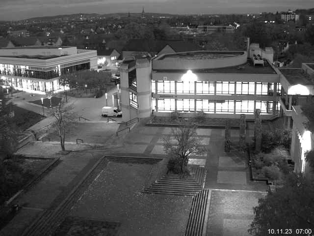 Foto der Webcam: Verwaltungsgebäude, Innenhof mit Audimax, Hörsaal-Gebäude 1