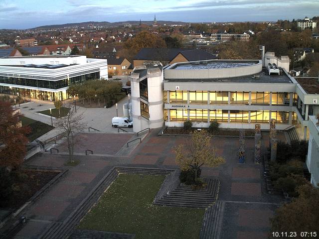 Foto der Webcam: Verwaltungsgebäude, Innenhof mit Audimax, Hörsaal-Gebäude 1