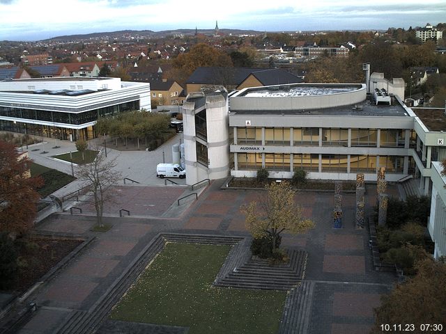 Foto der Webcam: Verwaltungsgebäude, Innenhof mit Audimax, Hörsaal-Gebäude 1