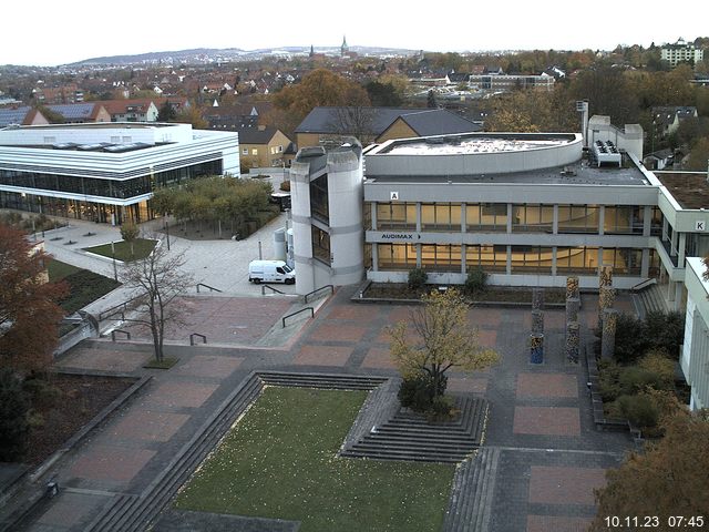 Foto der Webcam: Verwaltungsgebäude, Innenhof mit Audimax, Hörsaal-Gebäude 1