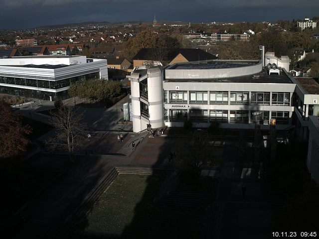 Foto der Webcam: Verwaltungsgebäude, Innenhof mit Audimax, Hörsaal-Gebäude 1