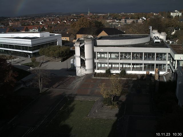 Foto der Webcam: Verwaltungsgebäude, Innenhof mit Audimax, Hörsaal-Gebäude 1