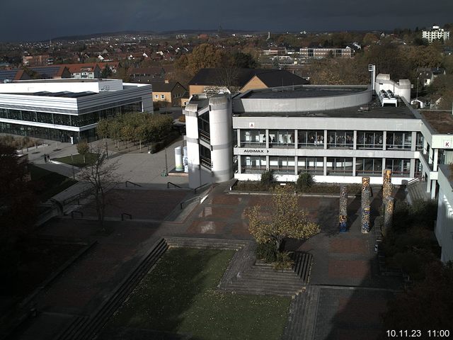 Foto der Webcam: Verwaltungsgebäude, Innenhof mit Audimax, Hörsaal-Gebäude 1