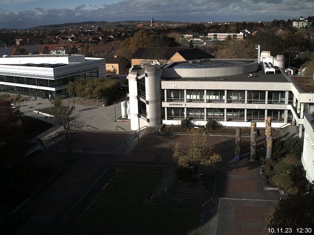 Foto der Webcam: Verwaltungsgebäude, Innenhof mit Audimax, Hörsaal-Gebäude 1