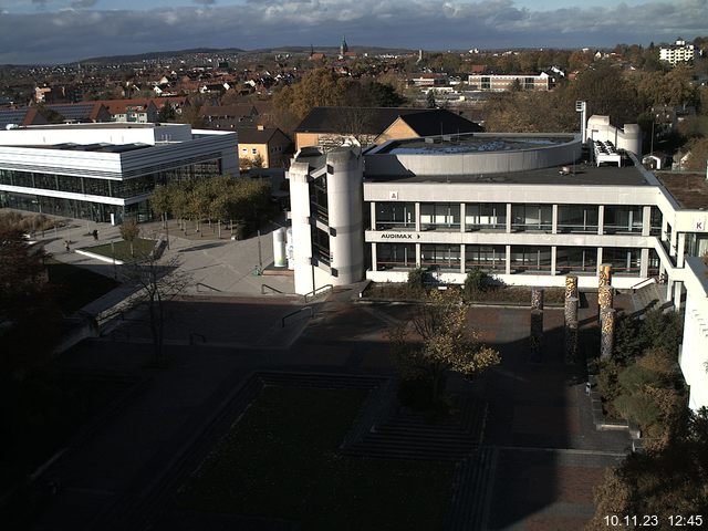 Foto der Webcam: Verwaltungsgebäude, Innenhof mit Audimax, Hörsaal-Gebäude 1