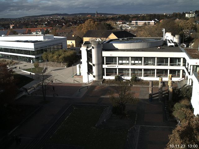 Foto der Webcam: Verwaltungsgebäude, Innenhof mit Audimax, Hörsaal-Gebäude 1