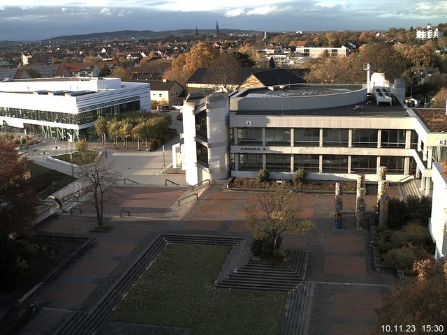 Foto der Webcam: Verwaltungsgebäude, Innenhof mit Audimax, Hörsaal-Gebäude 1