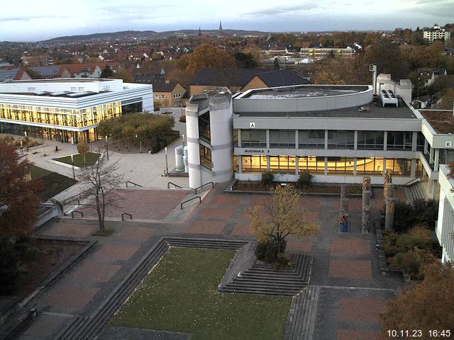 Foto der Webcam: Verwaltungsgebäude, Innenhof mit Audimax, Hörsaal-Gebäude 1