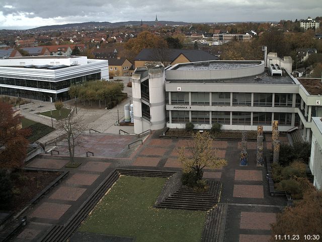 Foto der Webcam: Verwaltungsgebäude, Innenhof mit Audimax, Hörsaal-Gebäude 1