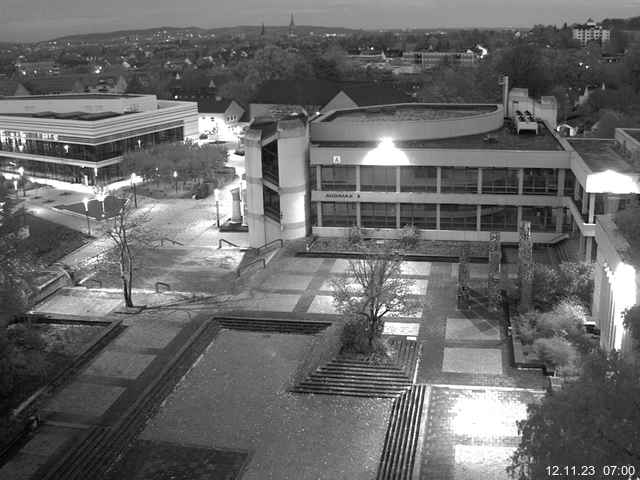 Foto der Webcam: Verwaltungsgebäude, Innenhof mit Audimax, Hörsaal-Gebäude 1