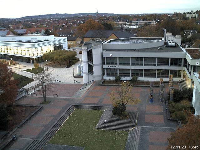 Foto der Webcam: Verwaltungsgebäude, Innenhof mit Audimax, Hörsaal-Gebäude 1