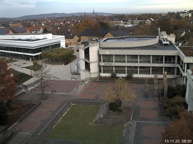 Foto der Webcam: Verwaltungsgebäude, Innenhof mit Audimax, Hörsaal-Gebäude 1