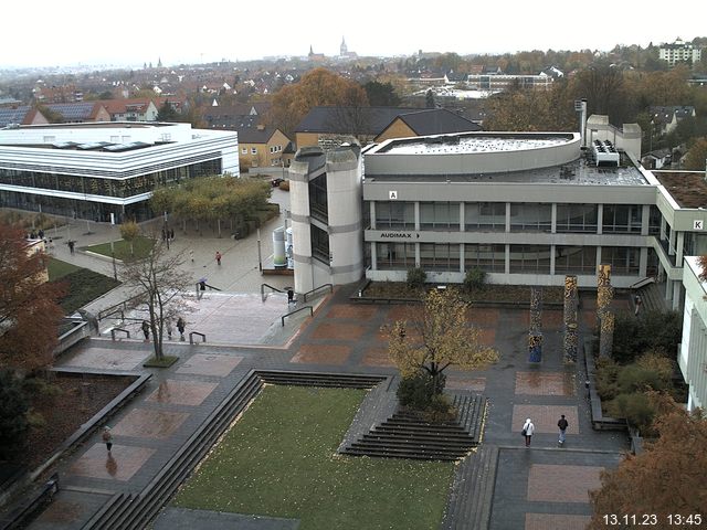 Foto der Webcam: Verwaltungsgebäude, Innenhof mit Audimax, Hörsaal-Gebäude 1