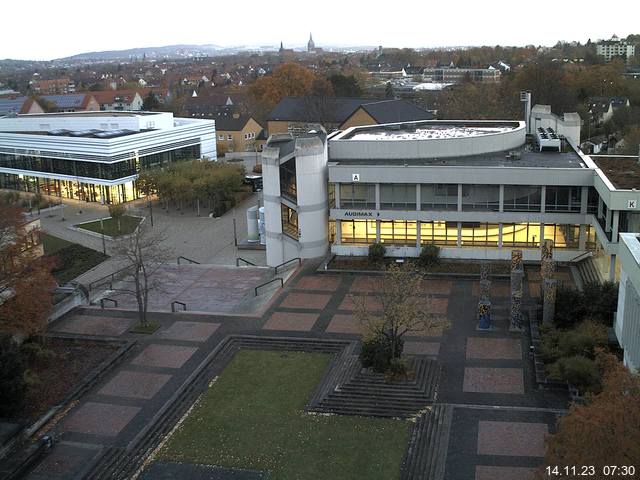 Foto der Webcam: Verwaltungsgebäude, Innenhof mit Audimax, Hörsaal-Gebäude 1