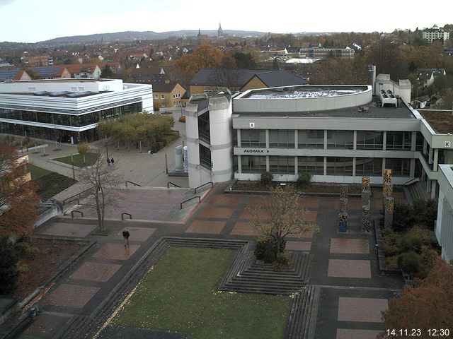 Foto der Webcam: Verwaltungsgebäude, Innenhof mit Audimax, Hörsaal-Gebäude 1