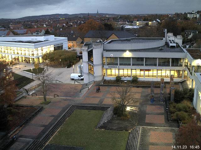 Foto der Webcam: Verwaltungsgebäude, Innenhof mit Audimax, Hörsaal-Gebäude 1