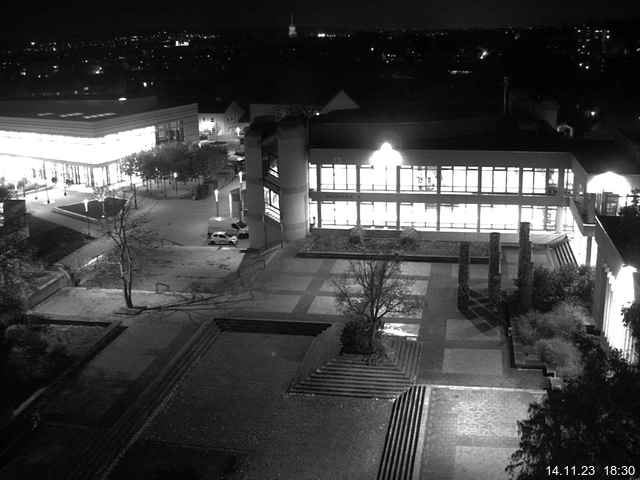 Foto der Webcam: Verwaltungsgebäude, Innenhof mit Audimax, Hörsaal-Gebäude 1