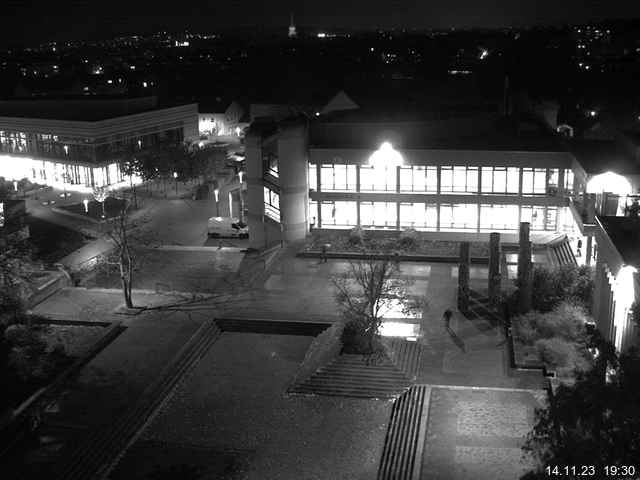 Foto der Webcam: Verwaltungsgebäude, Innenhof mit Audimax, Hörsaal-Gebäude 1