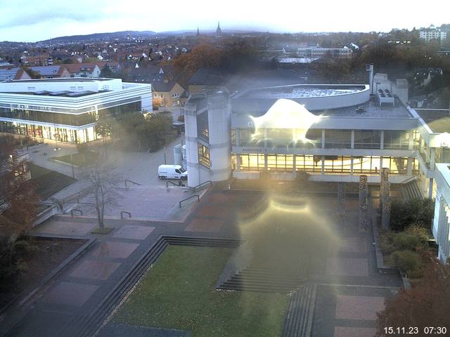 Foto der Webcam: Verwaltungsgebäude, Innenhof mit Audimax, Hörsaal-Gebäude 1